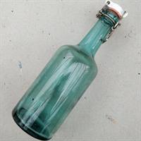 Gl. Svensk sodavands flaske, Årnäs, i grønt glas, med patentprop, porcelæn.